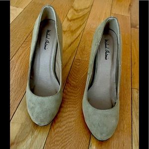 Michael Antonio suede pumps